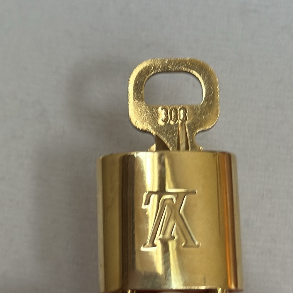 LV Lock & Key #303 with Unbranded Chain - Picture 7 of 11